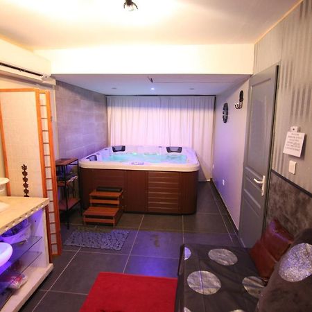 Suite Spa Acces Autonome Beaucaire  Luaran gambar