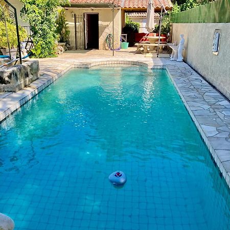 Suite Spa Acces Autonome Beaucaire  Luaran gambar