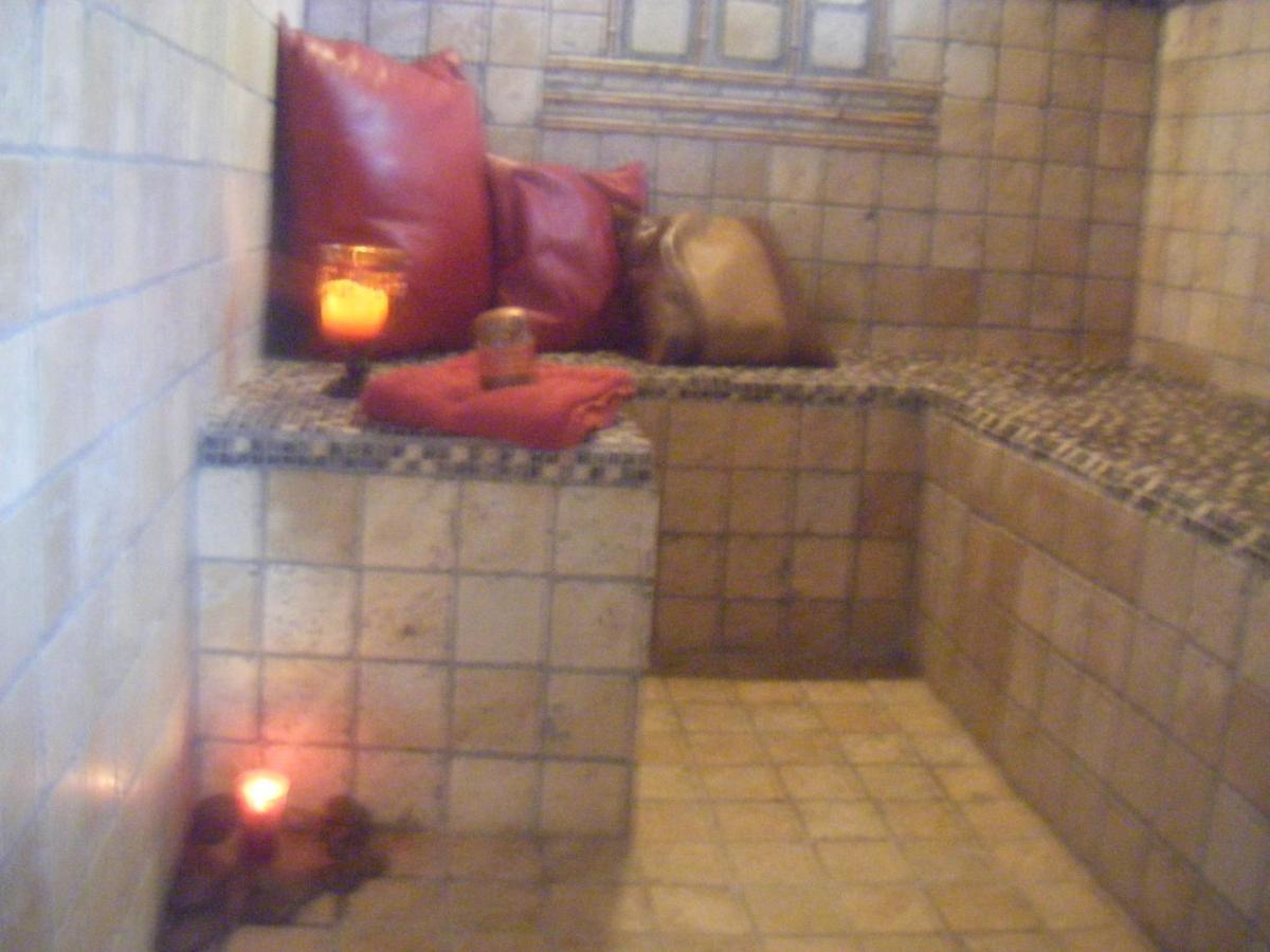 Suite Spa Acces Autonome Beaucaire  Luaran gambar