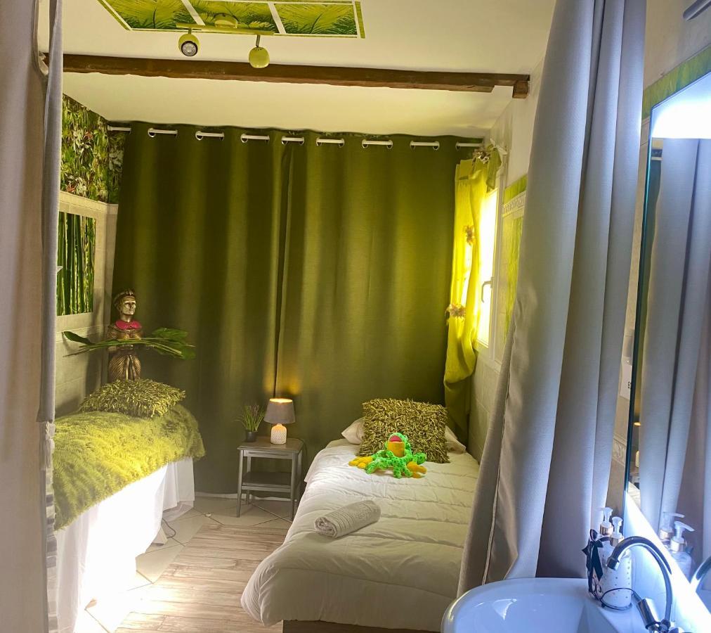 Suite Spa Acces Autonome Beaucaire  Luaran gambar