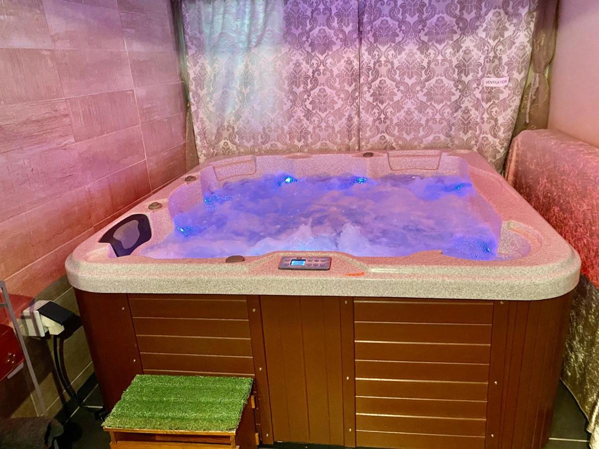 Suite Spa Acces Autonome Beaucaire  Luaran gambar