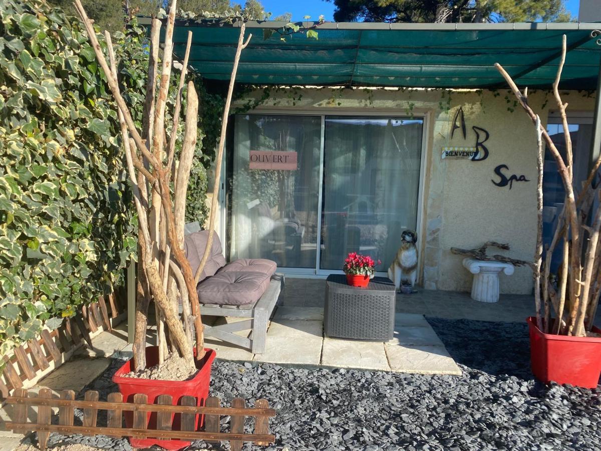 Suite Spa Acces Autonome Beaucaire  Luaran gambar
