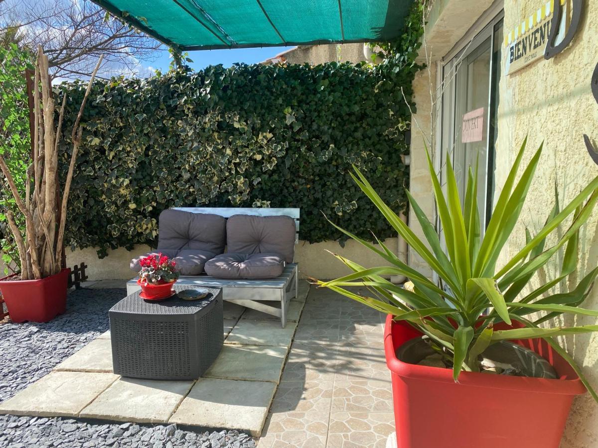 Suite Spa Acces Autonome Beaucaire  Luaran gambar