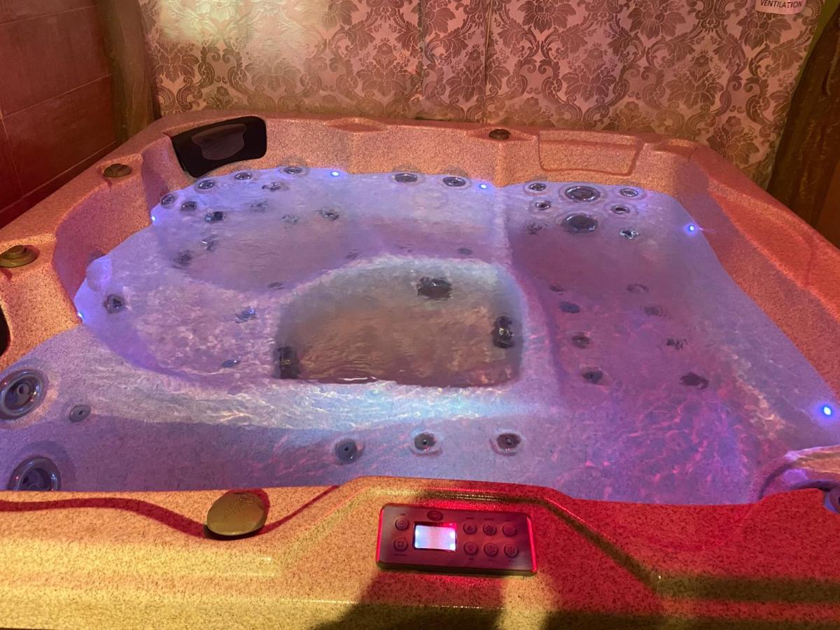 Suite Spa Acces Autonome Beaucaire  Luaran gambar
