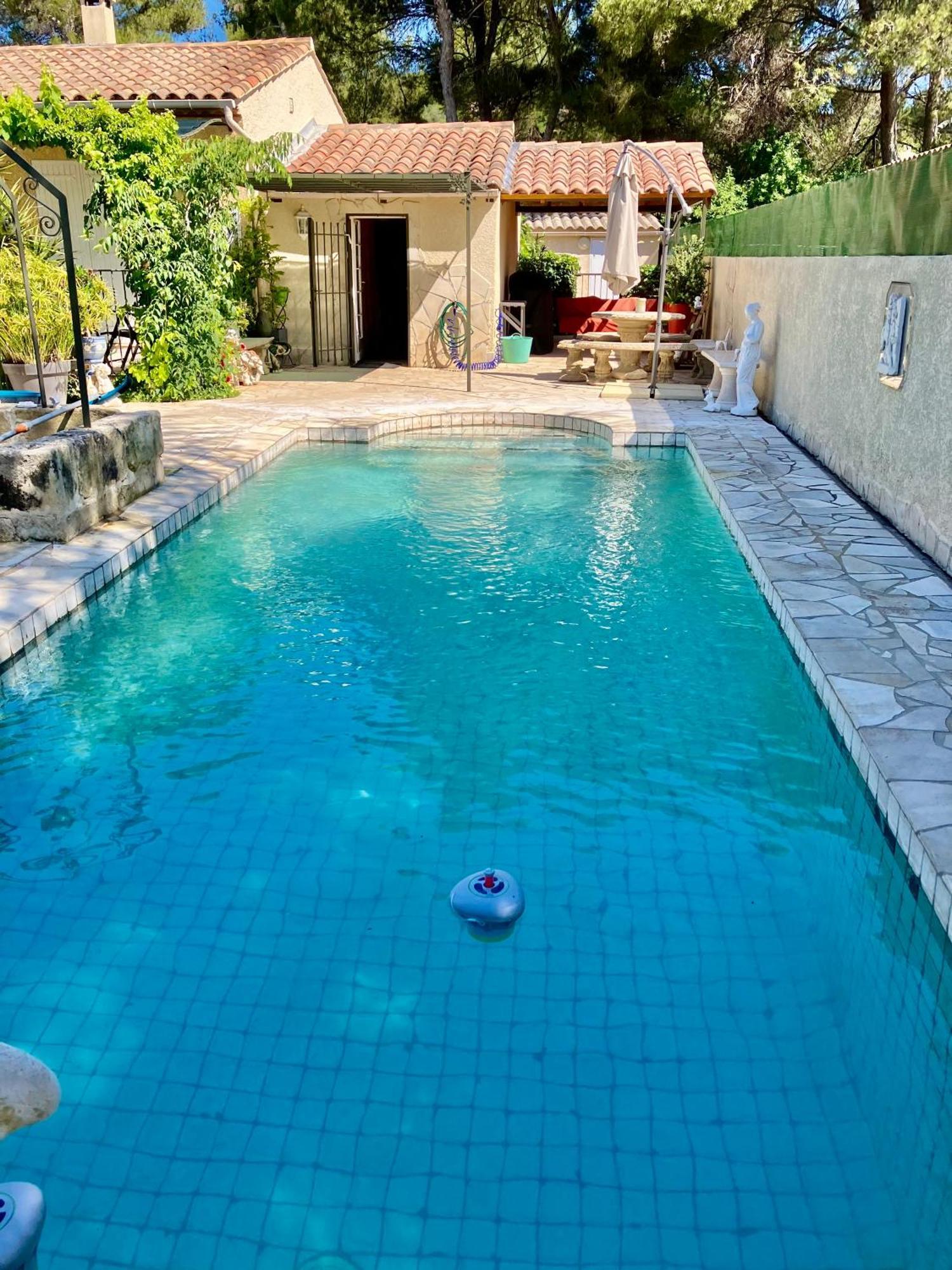 Suite Spa Acces Autonome Beaucaire  Luaran gambar